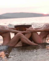 Girls in Nature - 40-0180