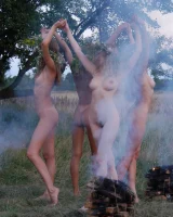 Girls in Nature - 16-0023