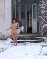 Outdoor Girls in Nature - 36-0049-julia-in-snow